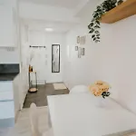 ~ A Modern Flat At A Calm Ground Floor ~ Huoneisto